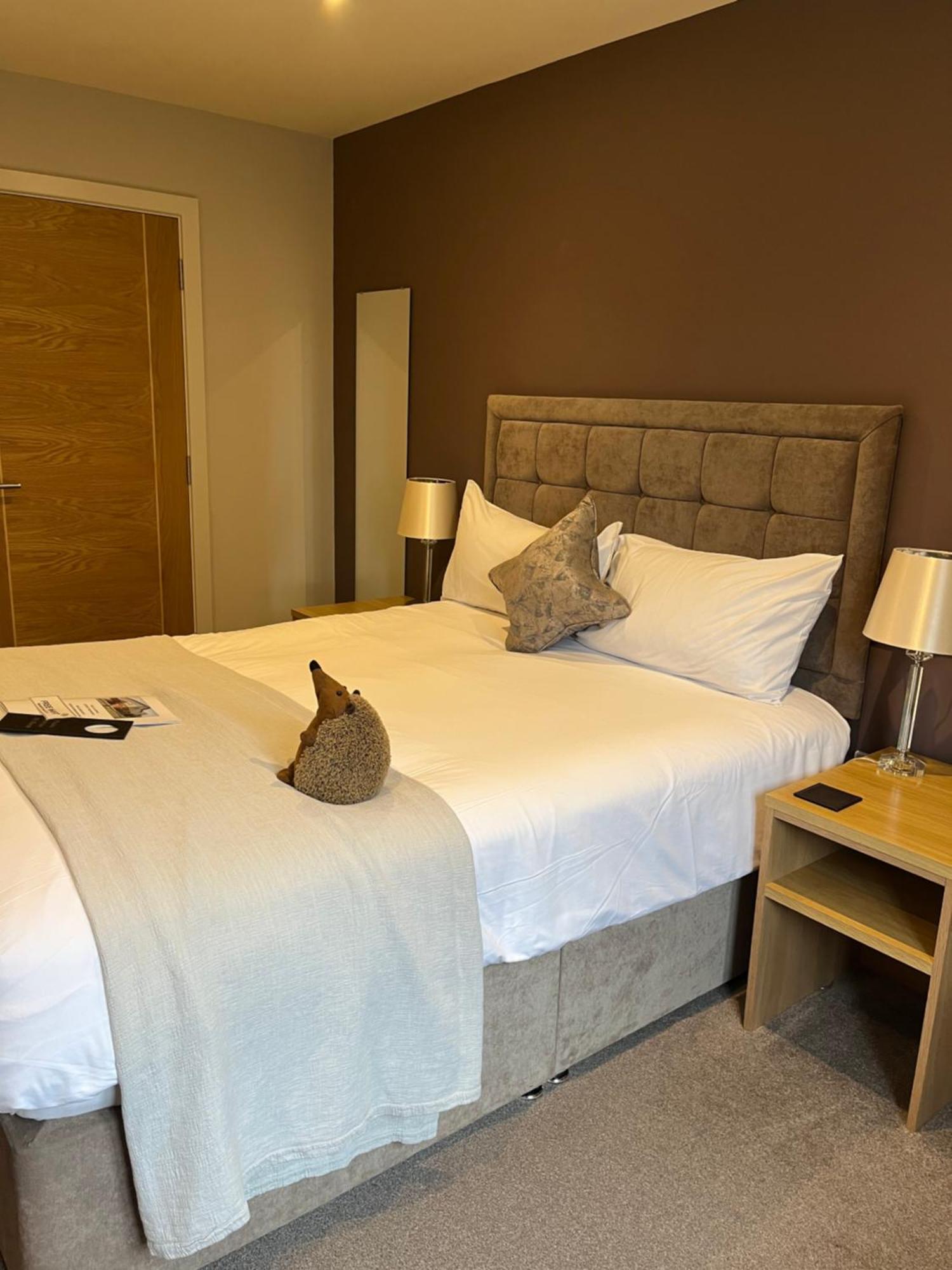 Rose And Crown Hotel Lytchett Matravers Eksteriør billede